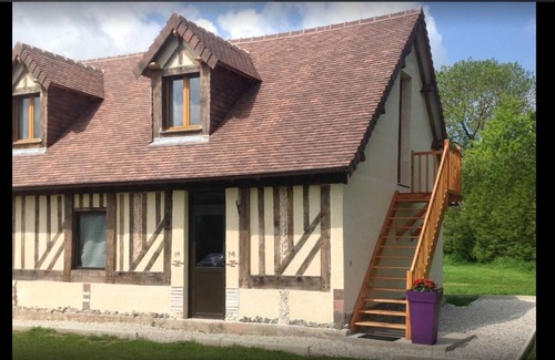 Saint-Etienne-la-Thillaye Casa | Cozy suite, spacious and quiet. Ideal location