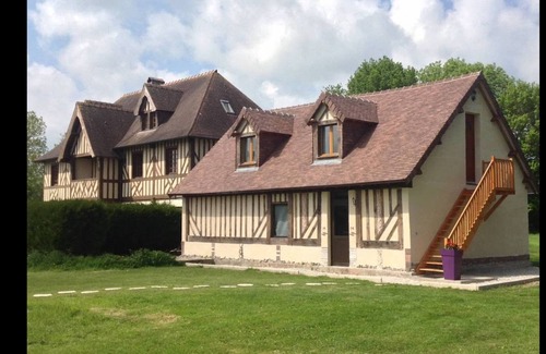 Saint-Etienne-la-Thillaye Casa | Cozy suite, spacious and quiet. Ideal location