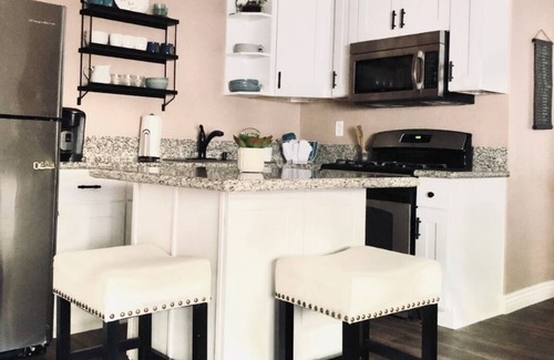 Upland Casa | Cozy Suite fully furnished with Kitchen and indoor laundry