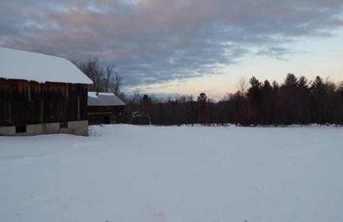 North River Apartamento | Cozy suite on Garnet Hill trails; Gore 15 minutes away.