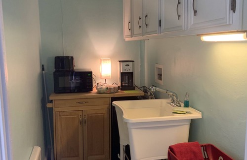 Willoughby Spit Apartamento | Cozy Suite - Pet friendly, Beach Side by RedAwning