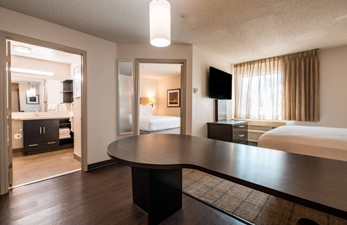 Fossil Creek Hotel | Cozy Suite w/ Full Kitchen & Spacious Work Area, Ideal for Long Stays