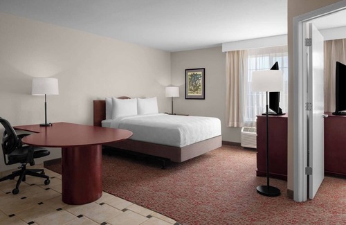 Sacramento Hotel | Cozy Suite w/ Fully Equipped Kitchen & Separate Living Areas