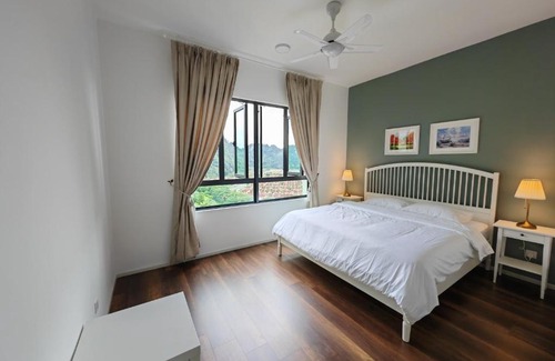 Ulu Kinta Apartamento | Cozy Suite with 270 Degree Mountain and Theme Park Views