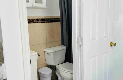Kendale Lakes Casa | Cozy Suite With Private Entrance Near Dolphin Mall & Airport
