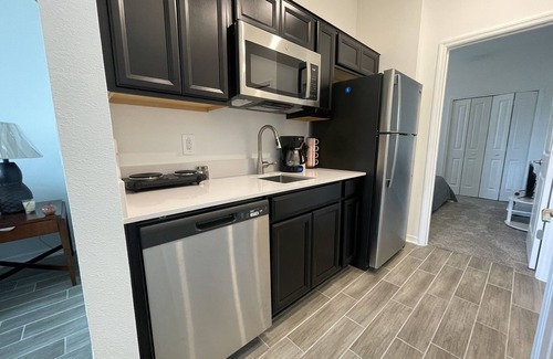 Haines City Apartamento | Cozy Suites is near many theme parks, public golf clubs, beaches, and dining.