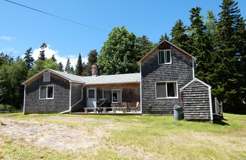 Bernard Casa | Cozy summer retreat with private deck near Acadia National Park and Bass Harbor
