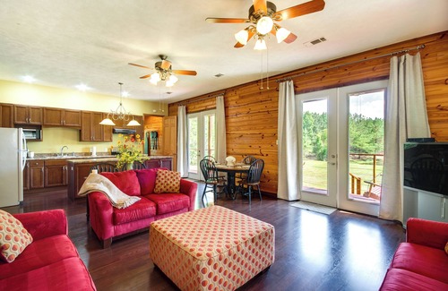 Summit Cabina | Cozy Summit Cabin w/ Hiking Trails & Fishing Pond!