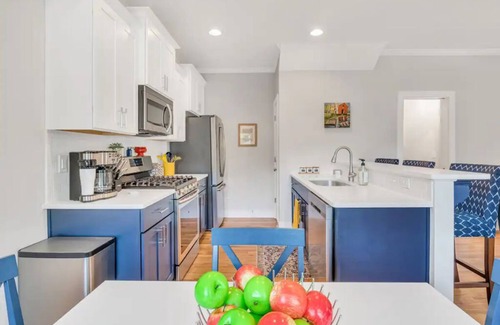 Durham Casa | COZY SUN FILLED HOME / MODERN VILLA NEAR DOWNTOWN