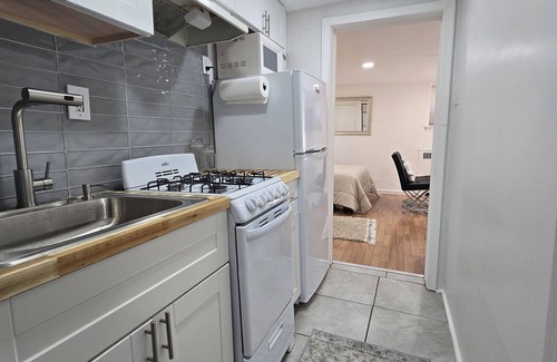 Olney-Oak Lane Apartamento | Cozy Sunny Studio near Einstein Hospital with Quick Access to Transit
