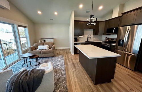 Anacortes Casa | Cozy Sunrise Oasis one mile from downtown restaurants & shops