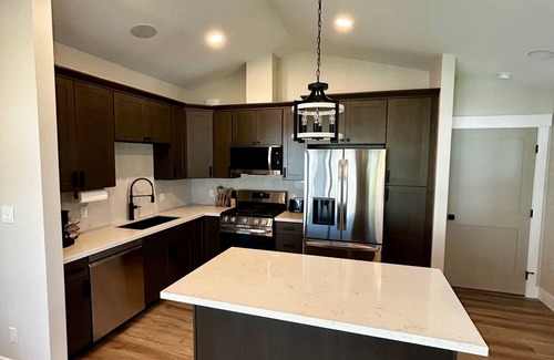 Anacortes Casa | Cozy Sunrise Oasis one mile from downtown restaurants & shops