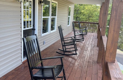 Franklin Casa | Cozy Sunset Retreat with a Beautiful Mountain View!