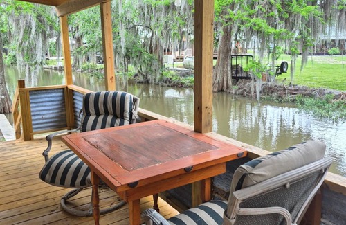 Pierre Part Cabina | Cozy Swamp Cabin in charming Pierre Part with AC, WiFi