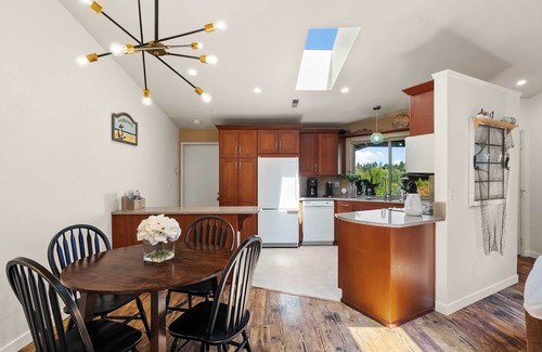 West End Casa | Cozy Tacoma Home w/ Patio, Walk to Beach!