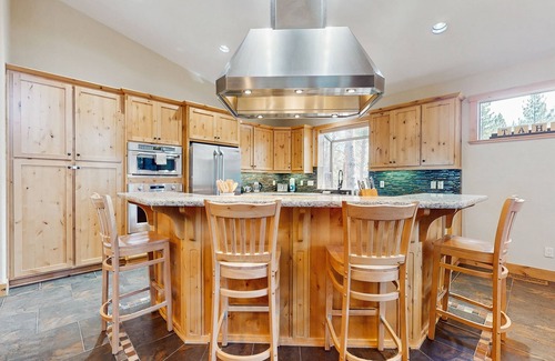 Tahoe Paradise Casa | Cozy Tahoe home near the best of South Lake w/ fireplace, WiFi, & skiing nearby