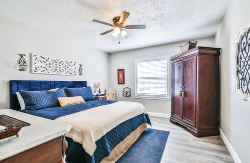 Tech Terrace Casa | Cozy Tech Terrace Cottage - Just a short walk to Texas Texas