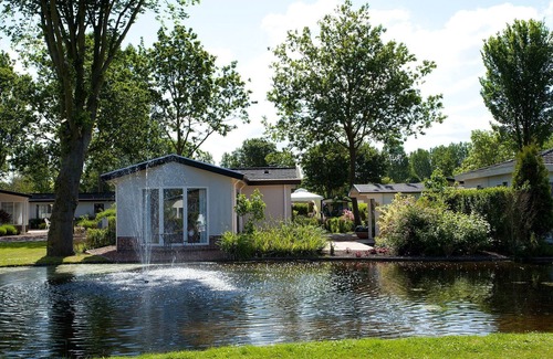 Municipality of Langedijk Casa | Tienda de campaña acogedora con cocina, cerca de un área recreativa