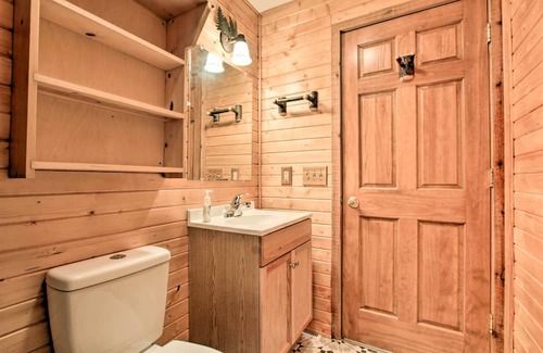 Warrens Cabina | Cozy Three Bears Resort Cabin w/ Deck in Warrens!