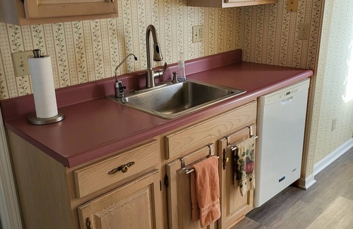 North Webster Cabaña | Cozy three-bedroom cottage perfect for a lakeside get-away