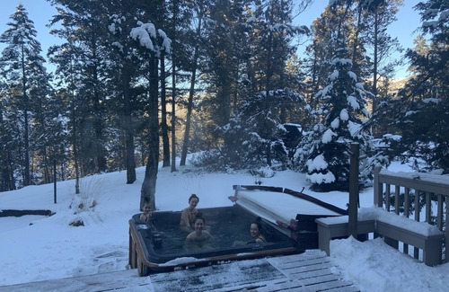 East Kootenay Cabina | Cozy Timber Ridge 1 Cabin - Private Beach/Lake Access