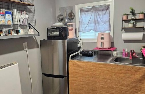 Elmore Park Cabina | Cozy tiny home in enchanting Memphis with AC, WiFi on an acre of land very quiet