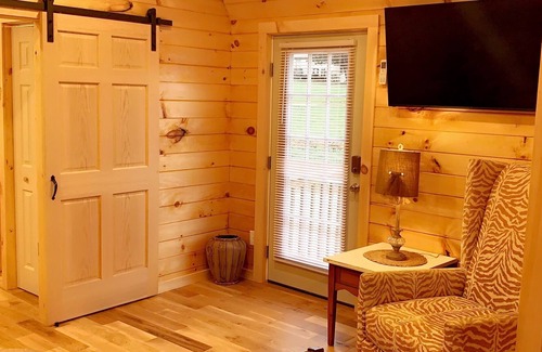 Bronston Cabaña | Cozy Tiny Home Near Multiple Marinas & Boat Storage's on Lake Cumberland!