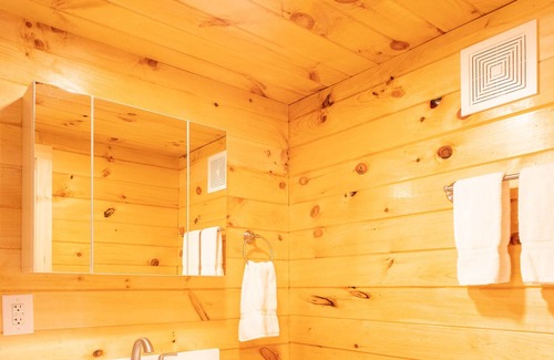 Bronston Cabaña | Cozy Tiny Home Near Multiple Marinas & Boat Storage's on Lake Cumberland!