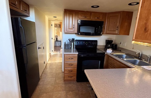 Almont Cabina | Cozy "Tiny Home" style Cabin Perfect for Couples and Families