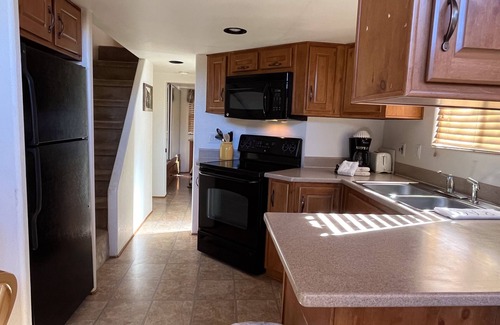 Almont Cabina | Cozy "Tiny Home" style Cabin Perfect for Couples and Families