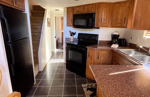Almont Cabina | Cozy "Tiny Home" style Cabin Perfect for Couples and Families