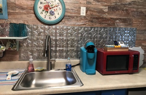 Cedar Point Cabina | Cozy Tiny Home with Private Pool during warm months