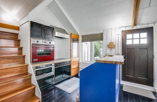 Harters Heights Casa | Cozy Tiny House Bungalow 7 Blocks from Campus