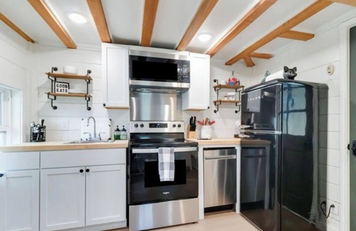 Iberia Parish Cabaña | Cozy Tiny House Getaway on the Bayou