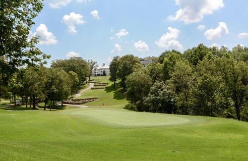 Branson Apartamento | Cozy Top Floor 2BR Condo with View and Amenities!