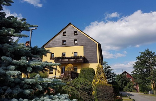 Oberwiesenthal Condominio | Acogedor apartamento en el último piso en Oberwiesenthal en las hermosas montañas de Ore