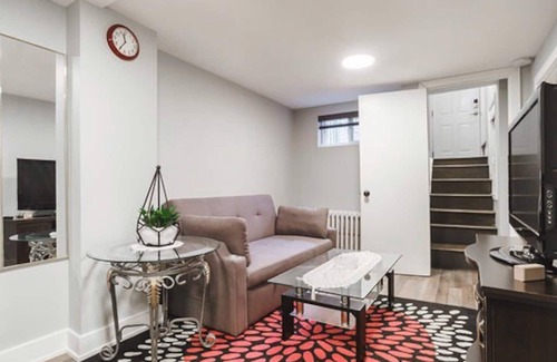 Rockcliffe - Smythe Casa | Cozy Toronto Private Apartment
