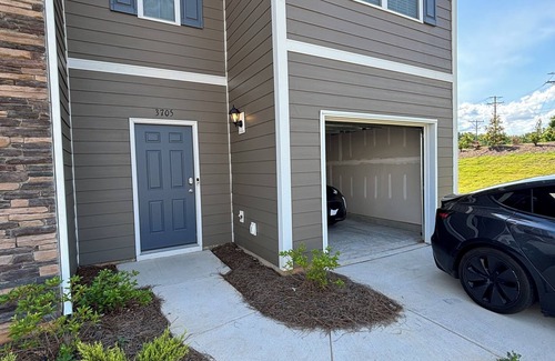Terrell Apartamento | Cozy Townhome 20 Miles From CLT VERY CLOSE TO LAKE NORMAN