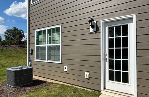 Terrell Apartamento | Cozy Townhome 20 Miles From CLT VERY CLOSE TO LAKE NORMAN