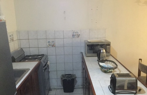 Molynes Gardens Casa | Acogedora casa de pueblo con dos dormitorios con capacidad para un máximo de cuatro personas.