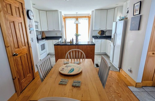 Deep Hole Casa | Cozy townhome in beautiful Chincoteague with WiFi, AC