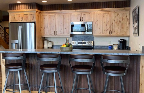 Bigfork Casa | Cozy Townhome in Exclusive Eagle Bend - Steps away from Clubhouse
