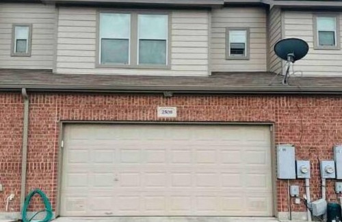 North San Antonio - SAT Casa | Cozy Townhome in Thousand Oaks!