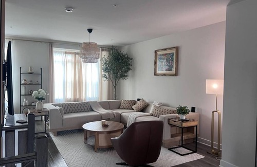 College Park Casa | Cozy townhome private master bedroom in serene Chillum with AC, WiFi,