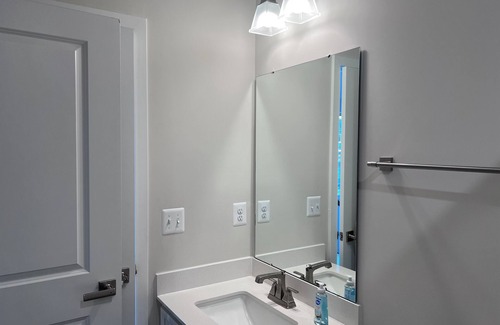 College Park Casa | Cozy townhome private master bedroom in serene Chillum with AC, WiFi,