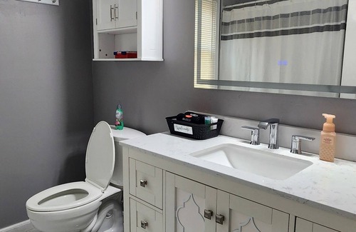 Wilmington Casa | Cozy Townhome w/ Private Parking