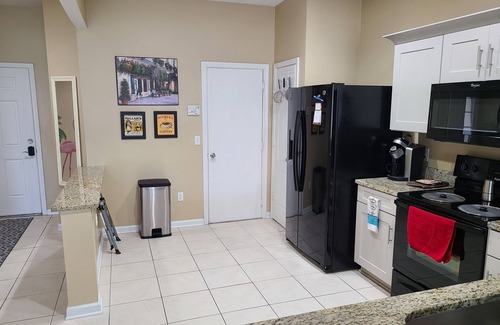 Wesley Chapel Casa | Cozy Townhouse 5 mins from Restaurants & Outlets, 20 mins from Downtown Tampa