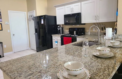Wesley Chapel Casa | Cozy Townhouse 5 mins from Restaurants & Outlets, 20 mins from Downtown Tampa