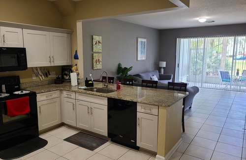 Wesley Chapel Casa | Cozy Townhouse 5 mins from Restaurants & Outlets, 20 mins from Downtown Tampa