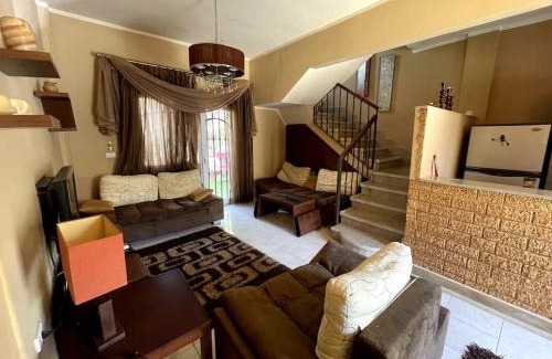 Sheikh Zayed City Chalet De Esquí | Cozy Townhouse, with back yard (98)